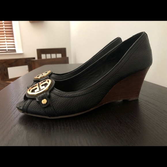 Tory Burch wedge, black with gold logo! - Picture 2 of 6